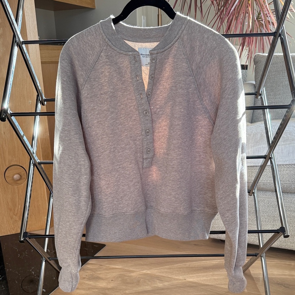 Women's Abercrombie Sweatershirt in Oatmeal XS